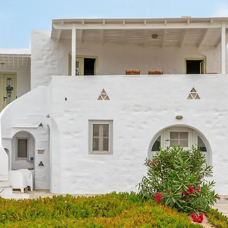 Sifnos Waterfront House *