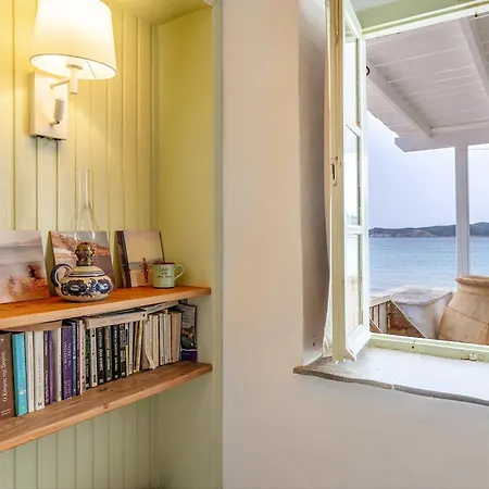 Sifnos Waterfront House *